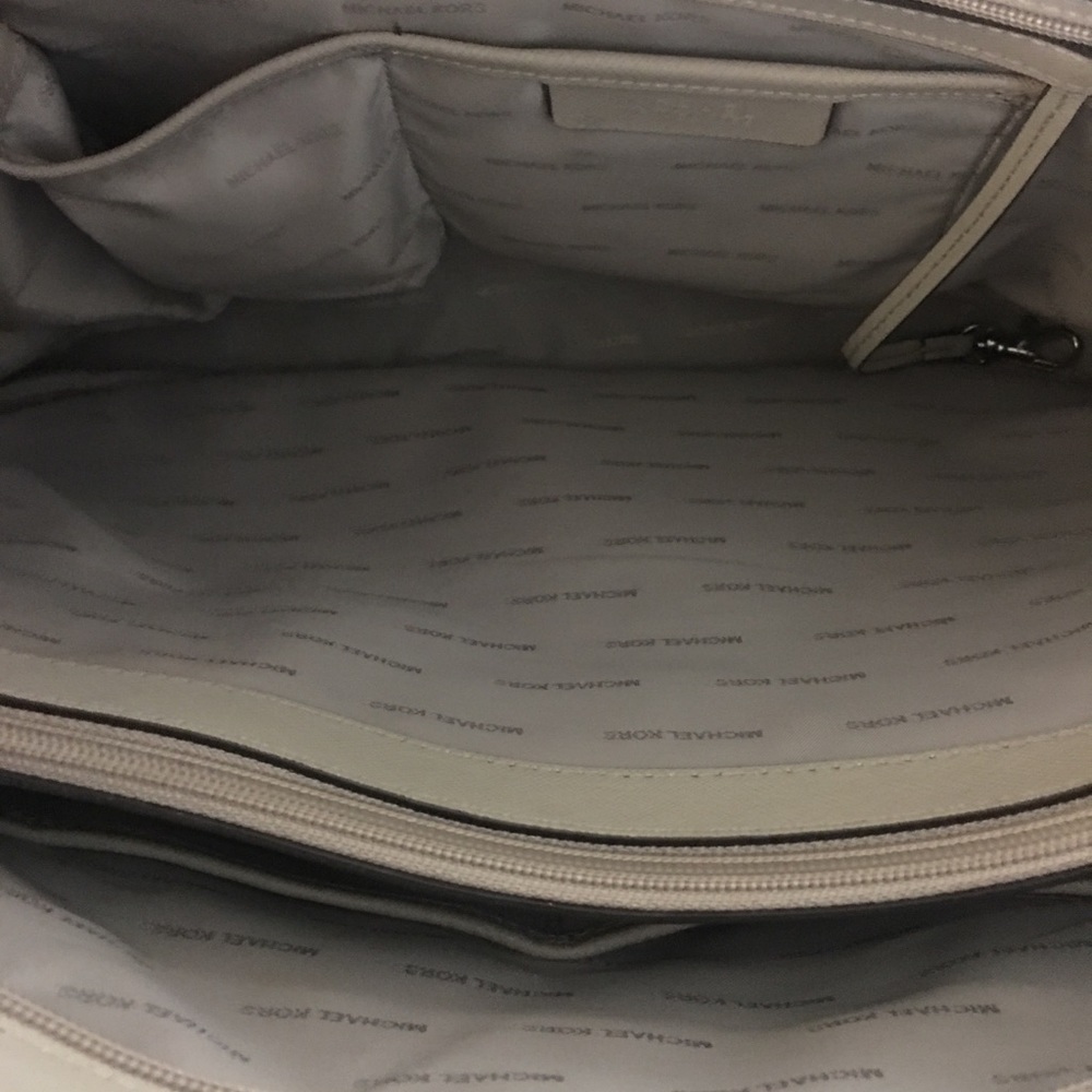 Michael Kors Bag - Picture 2 of 8